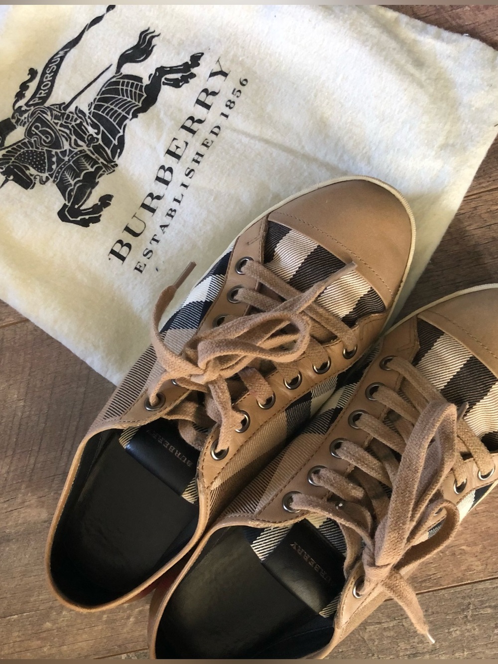 GUC Signature Burberry Women's Tan and Black Check Low-Top Sneakers With Dustbag